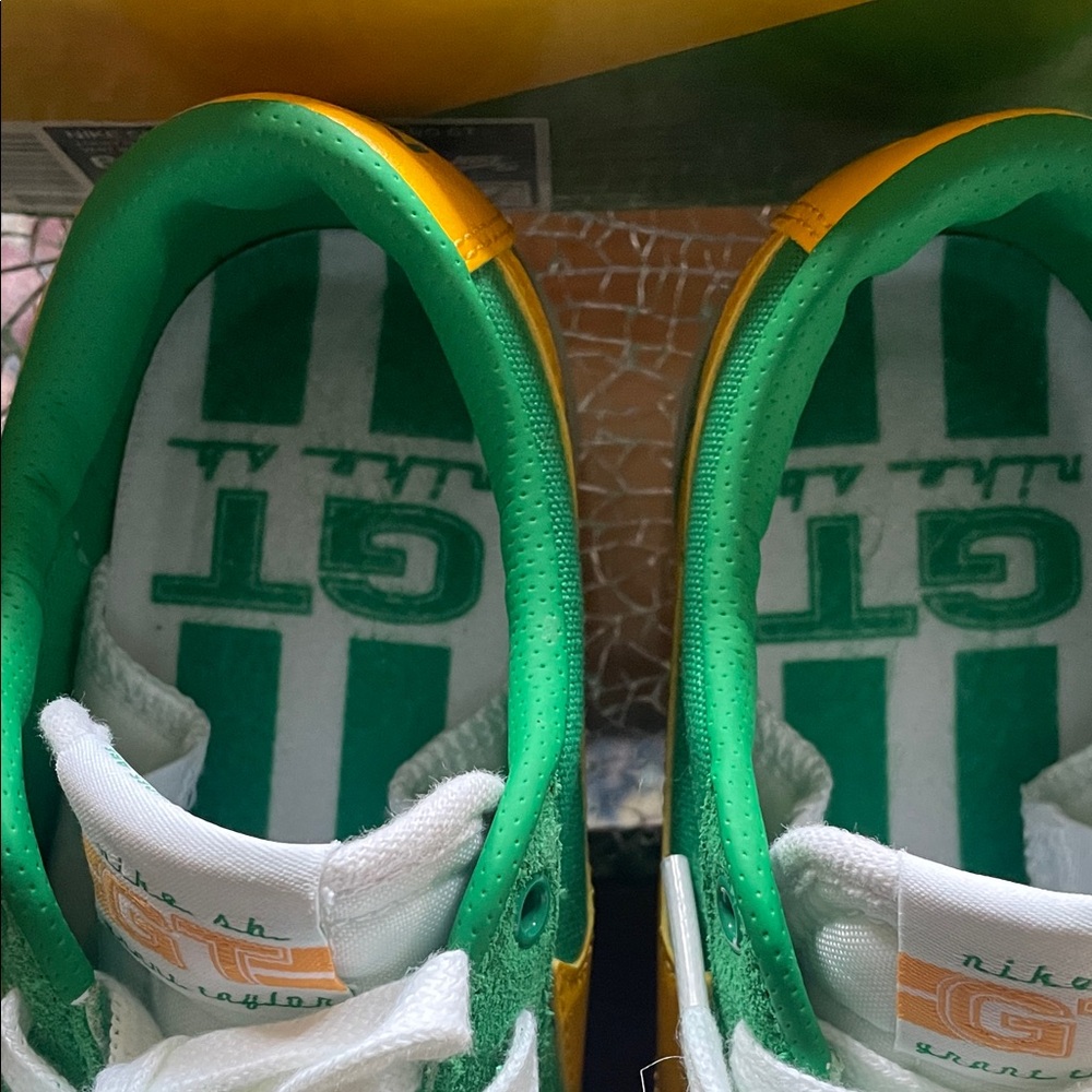 Nike Unisex Sneakers in Green and Yellow/ 6 Men’s or 7.5 Women’s - Picture 5 of 16